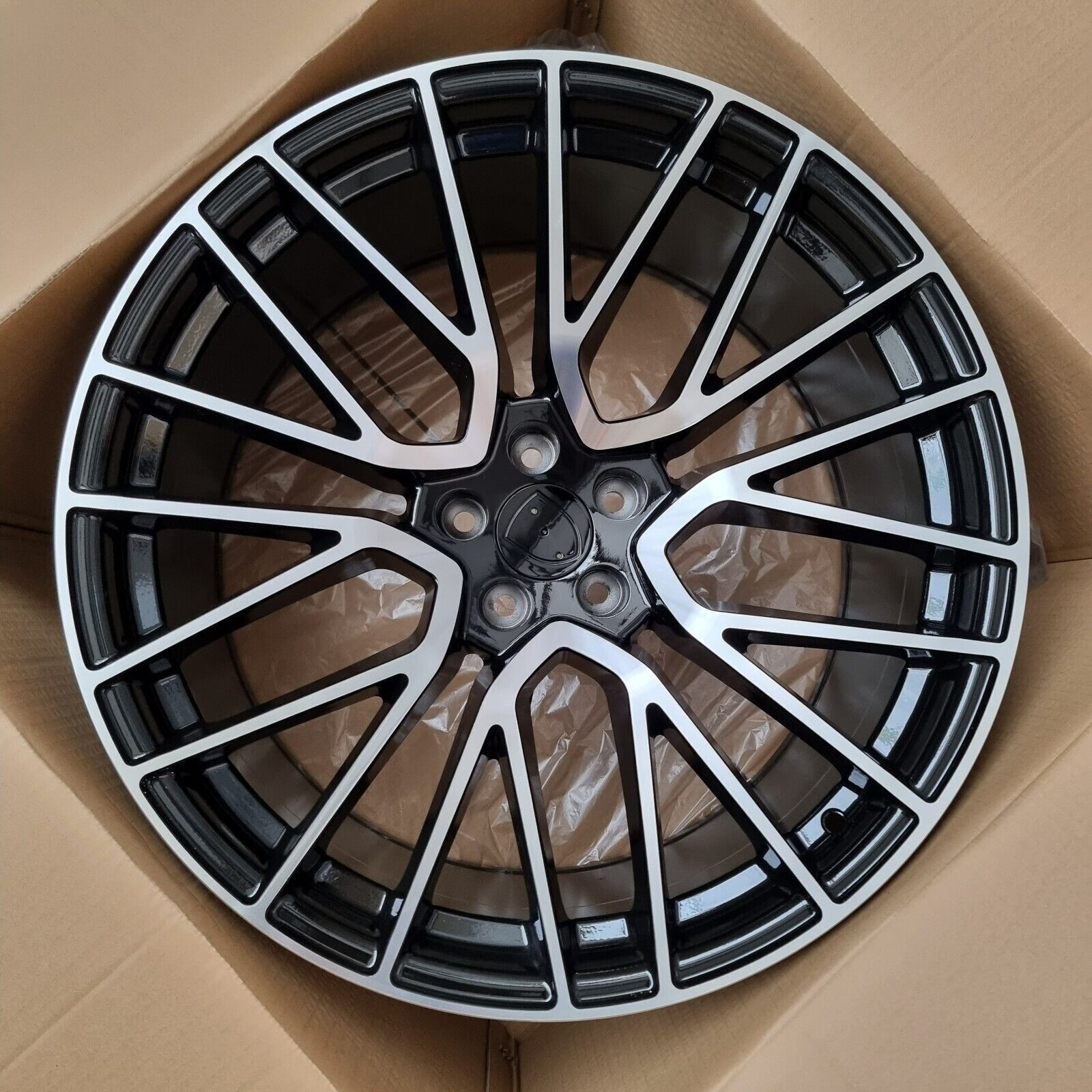 22"  Alloy Wheels (Porsche)   811 